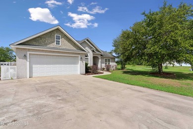 Welcome to 121 Silver Bluff Circle - a beautiful home offering - photo 3