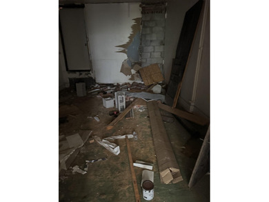 This property features a commercial space on the first floor - photo 5