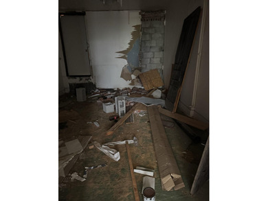 This property features a commercial space on the first floor - photo 6