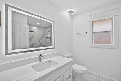 Welcome to this beautiful home located in the heart of Destin - photo 18