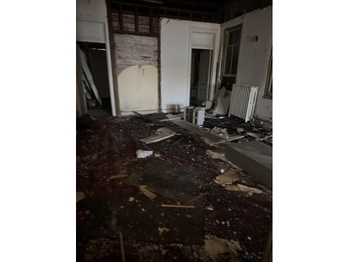 This property features a commercial space on the first floor - photo 9