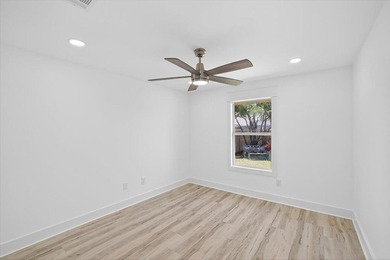 Welcome to this beautiful home located in the heart of Destin - photo 20
