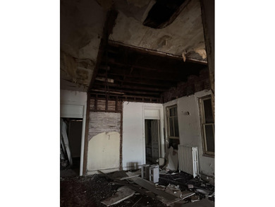This property features a commercial space on the first floor - photo 10