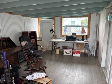 2 Bed, 1 Bath, Florida Room withBack Porch, and room for - photo 10