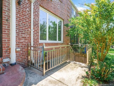 First time on the market. Move-in ready brick single-family home - photo 2