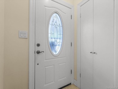 First time on the market. Move-in ready brick single-family home - photo 3