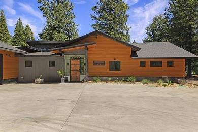 Modern mountain living meets golf course serenity in this - photo 3