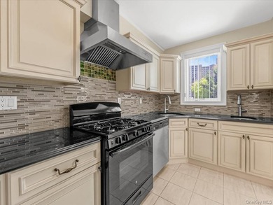 First time on the market. Move-in ready brick single-family home - photo 8