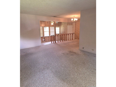 Cute, 2/1 low priced. Vacant, easy to show. 5 minuates from - photo 5
