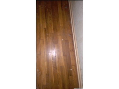 Cute, 2/1 low priced. Vacant, easy to show. 5 minuates from - photo 7