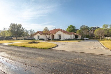 Absolutely beautiful custom Spanish-style home built by Chad - photo 3