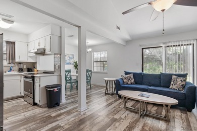 Awesome updated END-UNIT townhome in the heart of Destin with NO - photo 3