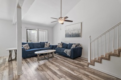 Awesome updated END-UNIT townhome in the heart of Destin with NO - photo 4