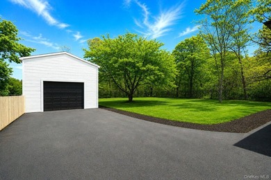 LIVING LUXURY In The Heart Of Center Moriches! This Hamptons - photo 5