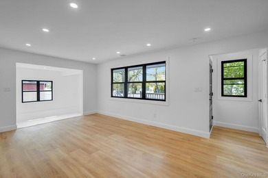 LIVING LUXURY In The Heart Of Center Moriches! This Hamptons - photo 7