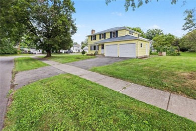 This beautifully maintained 3-bedroom Colonial offers timeless - photo 2