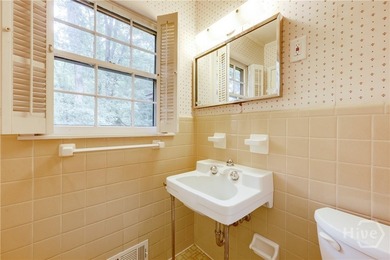 Welcome to 750 Glenwood Drive, a beautifully updated 3 bedroom - photo 25