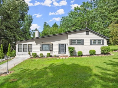 Lake Lanier Home For Sale in Oakwood Georgia