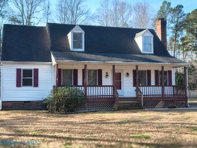 Saluda - 4 bedrooms, 2 1/2 baths... 1500 SF cape located at - photo 1