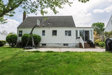 Welcome to this charming 4-bedroom, 2-full-bath Cape located in - photo 8