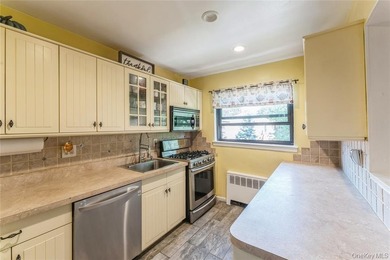 Beautifully renovated Two Bedroom Cooperative Upper Level Garden - photo 4