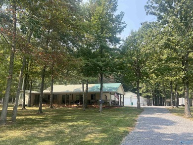 Discover the perfect waterfront family getaway on Lake Weiss in - photo 2