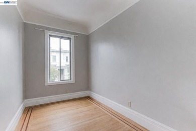 GREAT INVESTMENT! Live upstairs. Rent downstairs. Let San - photo 13