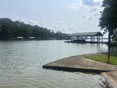 Discover the perfect waterfront family getaway on Lake Weiss in - photo 5