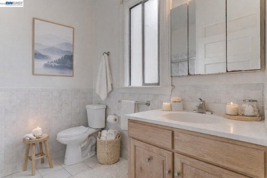 GREAT INVESTMENT! Live upstairs. Rent downstairs. Let San - photo 16