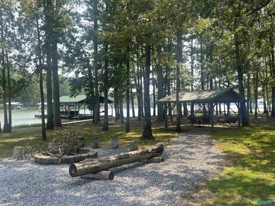 Discover the perfect waterfront family getaway on Lake Weiss in - photo 6