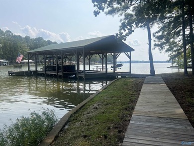 Discover the perfect waterfront family getaway on Lake Weiss in - photo 7