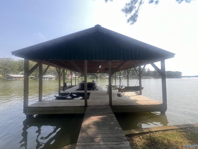 Discover the perfect waterfront family getaway on Lake Weiss in - photo 8