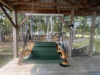 Discover the perfect waterfront family getaway on Lake Weiss in - photo 9