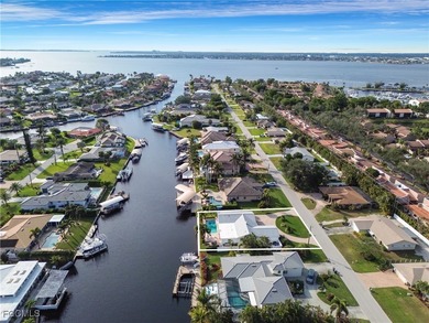 Caloosahatchee River Home For Sale in Fort Myers Florida