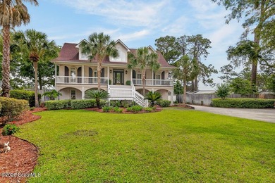 Welcome to your own private coastal retreat! This stunning Cape - photo 1