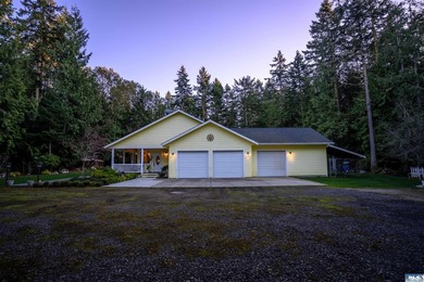 Tucked into the sought-after Panorama Vista community near - photo 2
