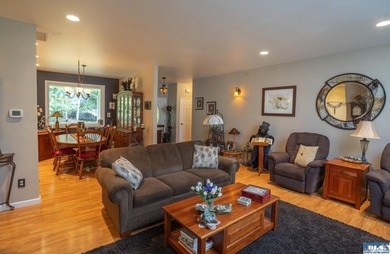 Tucked into the sought-after Panorama Vista community near - photo 7