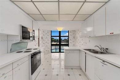Corner unit in immaculate condition showcasing beautiful - photo 8