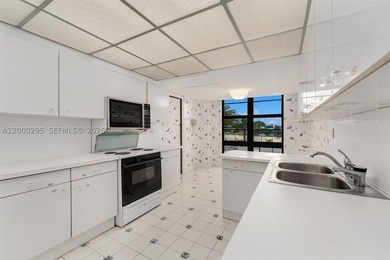 Corner unit in immaculate condition showcasing beautiful - photo 10