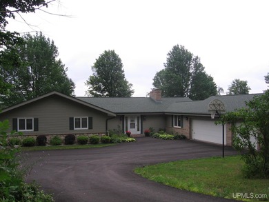 Lake Gogebic Home For Sale in Marenisco Michigan