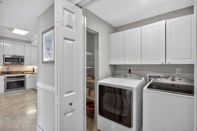 Large 2 bed 2 bath residence at Jackson Tower with panoramic - photo 16
