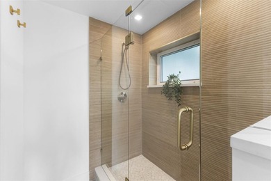 Welcome to Your Waterfront Oasis!
Discover the perfect blend of - photo 21