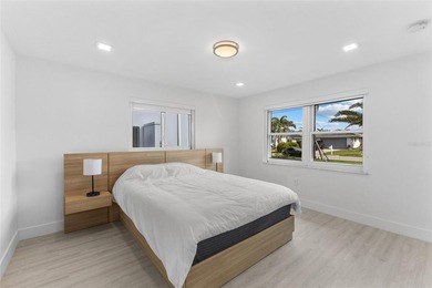 Welcome to Your Waterfront Oasis!
Discover the perfect blend of - photo 22