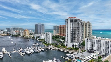 Large 2 bed 2 bath residence at Jackson Tower with panoramic - photo 40