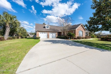 Spacious 3-bedroom, 2-bath traditional ranch-style brick home - photo 3