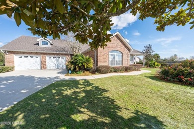 Spacious 3-bedroom, 2-bath traditional ranch-style brick home - photo 4