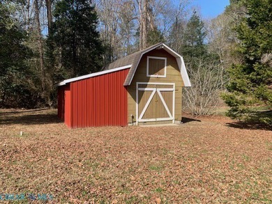 Beautiful Brick Ranch convenient to courthouse area. Handicap