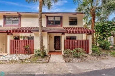 Lake Townhome/Townhouse For Sale in Coconut Creek, Florida
