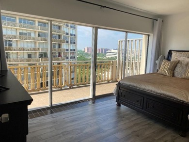 Investment property at $2150 a mo income! Pied-a-terre on the