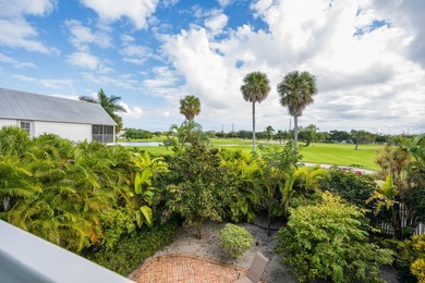 Beautifully maintained Golf Club home overlooking the 17th hole - photo 29